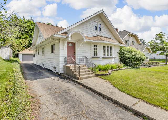 Property at 806 Oakridge Dr, Jackson, MI 49203, 3 beds, 1.5 baths