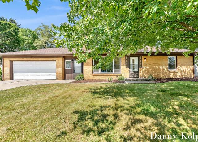 Property at 511 Charlotte Ave NW, Grand Rapids, MI 49504, 3 beds, 2 baths