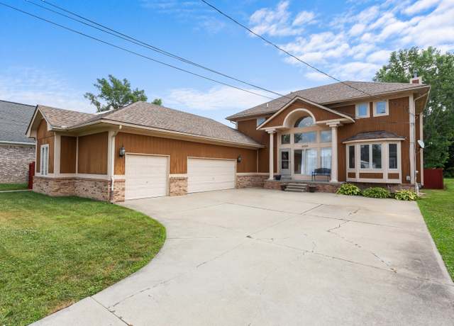 Property at 32424 Robeson St, Saint Clair Shores, MI 48082, 3 beds, 3 baths