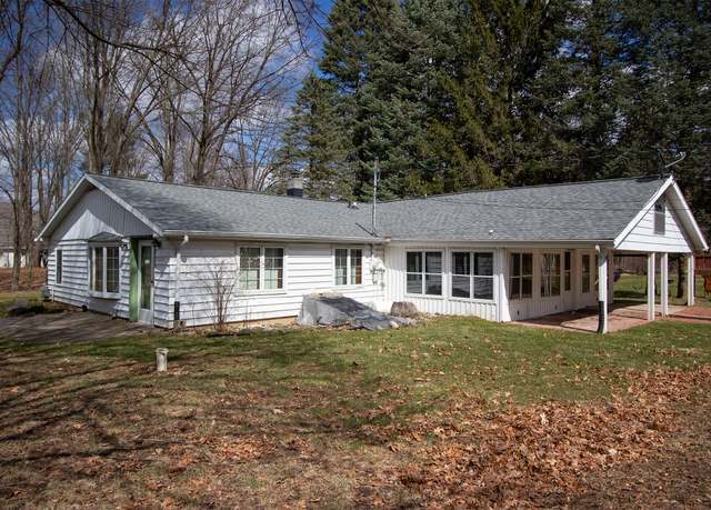 Property at 12872 S Minges Rd, Battle Creek, MI 49015, 4 beds, 1 bath