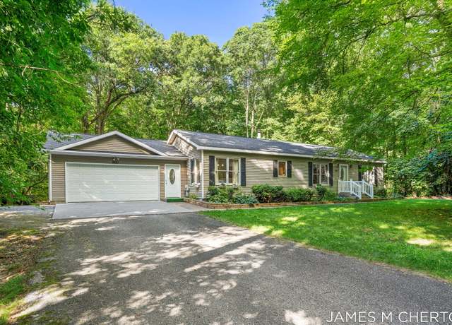 Property at 5621 Pine Island Dr NE, Comstock Park, MI 49321, 4 beds, 3 baths