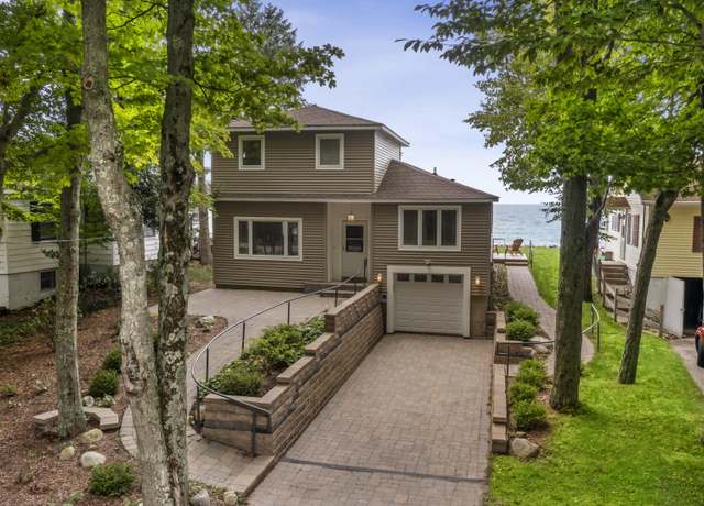 Property at 17646 S Ridgewood Dr, Arcadia, MI 49613, 4 beds, 2 baths