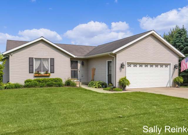 Property at 9158 Summit Ave NE, Rockford, MI 49341, 3 beds, 2 baths
