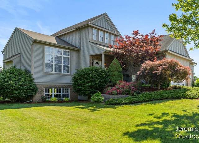 Property at 5322 S Silverstone Dr NE, Comstock Park, MI 49321, 5 beds, 3.5 baths