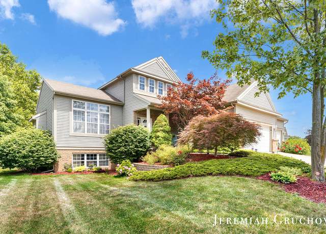 Property at 5322 S Silverstone Dr NE, Comstock Park, MI 49321, 5 beds, 3.5 baths