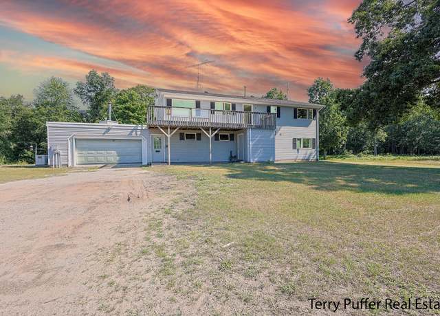 Property at 2860 Fenner Rd, Muskegon, MI 49445, 4 beds, 3.5 baths