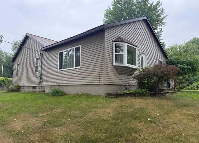 Property at 11365 Warner Ave, Grant, MI 49327, 3 beds, 1.5 baths