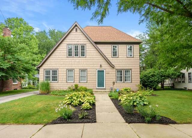 Property at 1021 Roseland Ave, Kalamazoo, MI 49001, 3 beds, 1.5 baths