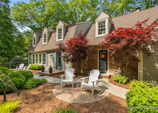 Property at 303 Stickney Ridge Rd, Grand Haven, MI 49417, 6 beds, 3.5 baths
