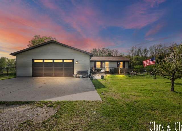 Property at 309 N 1st St, Chesaning, MI 48616, 3 beds, 2 baths