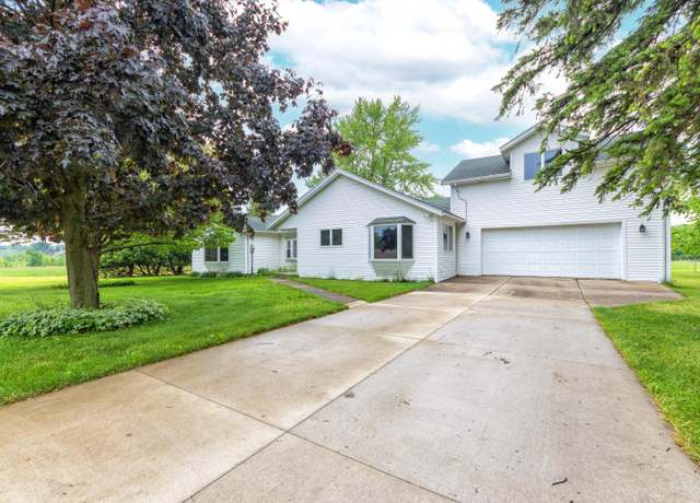Property at 3983 Highland Ave, Benton Harbor, MI 49022, 3 beds, 1.5 baths