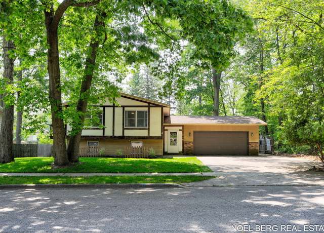 Property at 1710 Dykhouse Ave, Grand Haven, MI 49417, 3 beds, 2 baths