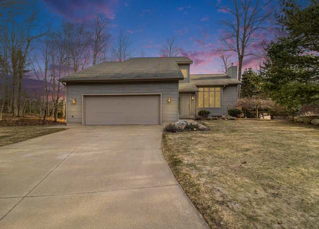 Property at 5386 W Riverside Ln, Ludington, MI 49431, 5 beds, 3.5 baths