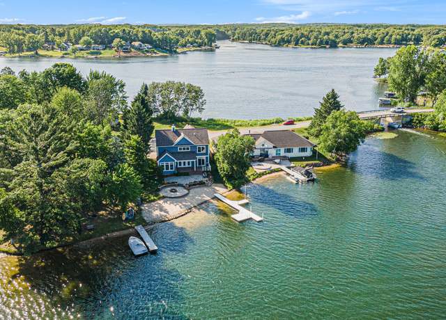 Property at 7899 West Royal Rd, Canadian Lakes, MI 49346, 4 beds, 2.5 baths