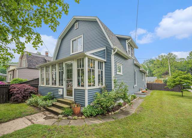 Property at 129 Plainwell St, Plainwell, MI 49080, 3 beds, 1 bath