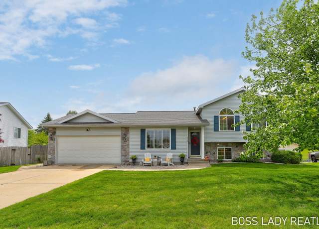 Property at 618 Sunmeadow Dr SE, Grand Rapids, MI 49508, 4 beds, 2 baths