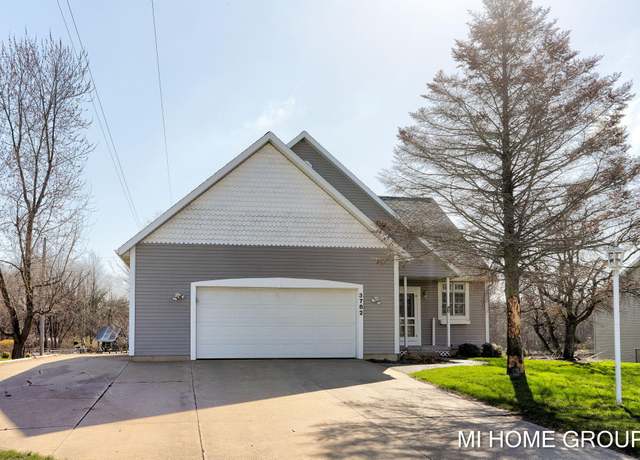Property at 3782 142nd Ave, Holland, MI 49424, 4 beds, 3 baths