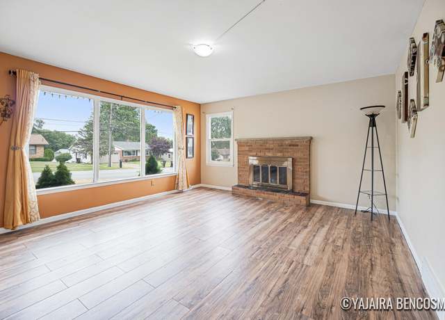Property at 2751 Valley Ave NW, Grand Rapids, MI 49544, 3 beds, 2 baths
