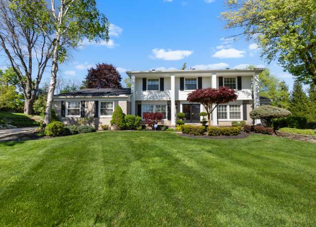 Property at 31158 Perrys Xing, Farmington Hills, MI 48331, 4 beds, 3.5 baths