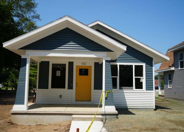 Property at 2095 Linden Ave SE, Grand Rapids, MI 49507, 3 beds, 1 bath