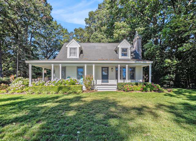 Property at 14817 152nd Ave, Grand Haven, MI 49417, 3 beds, 2 baths