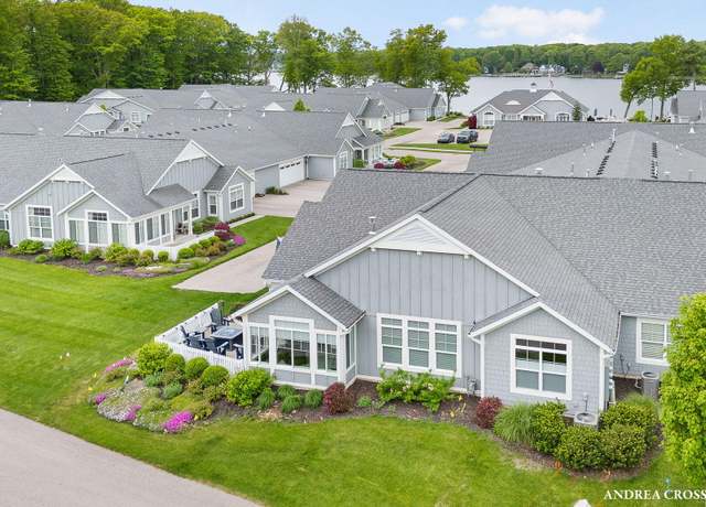 Property at 225 Janes View Dr, Holland, MI 49424, 3 beds, 2.5 baths