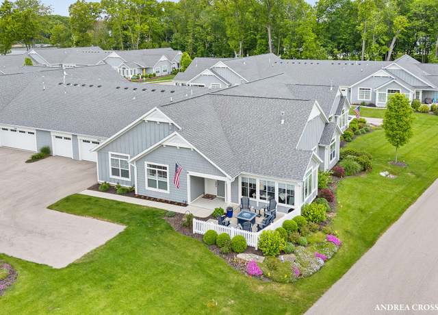 Property at 225 Janes View Dr, Holland, MI 49424, 3 beds, 2.5 baths