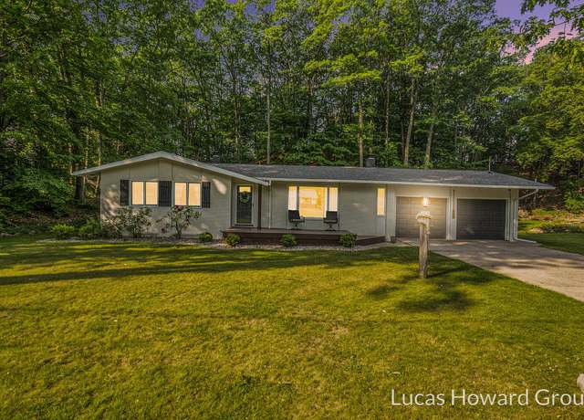 Property at 17863 Hiawatha Dr, Spring Lake, MI 49456, 3 beds, 2 baths