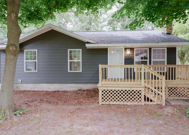 Property at 2449 Marquette Ave, Muskegon, MI 49442, 3 beds, 1.5 baths