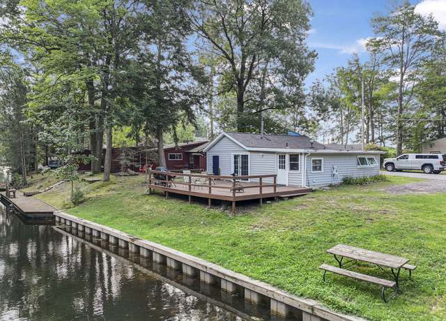 Property at 256 W Lake Drive Dr, Cadillac, MI 49601, 2 beds, 1 bath