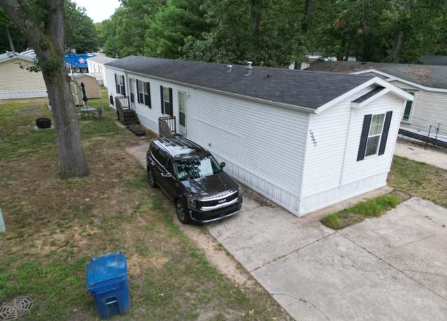Property at 13523 Oaktree Ct, Grand Haven, MI 49417, 3 beds, 2 baths
