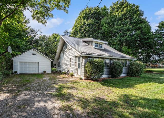 Property at 960 S 15th St, Niles, MI 49120, 2 beds, 2 baths
