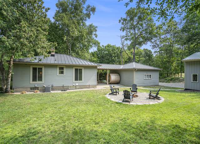 Property at 938 Columbus St NE, Grand Rapids, MI 49525, 2 beds, 1 bath