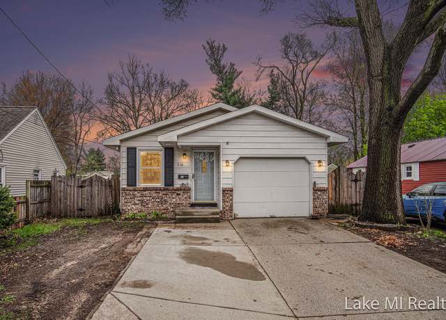 Property at 918 34th St SW, Wyoming, MI 49509, 3 beds, 2 baths