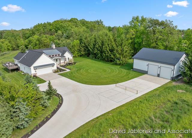 Property at 9410 Sanborn Ave SE, Alto, MI 49302, 3 beds, 2.5 baths