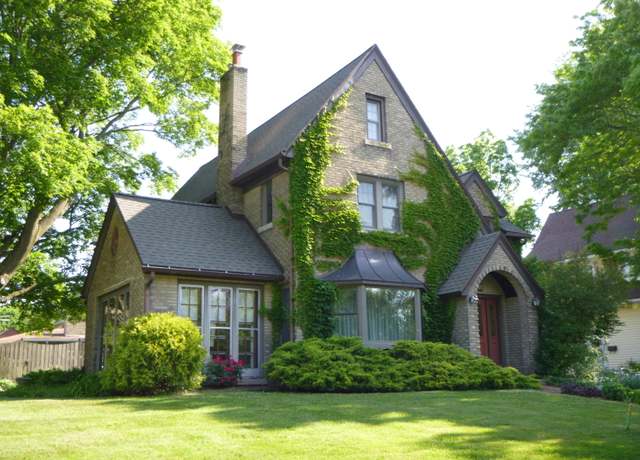Property at 301 Sligh Blvd NE, Grand Rapids, MI 49505, 4 beds, 2 baths