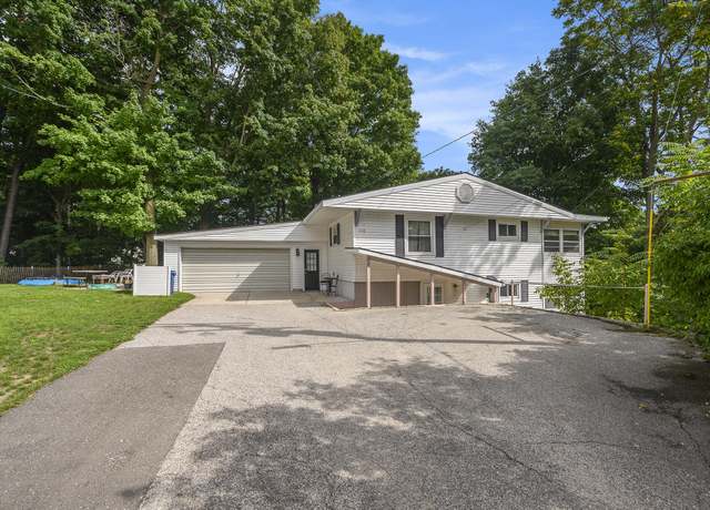 Property at 110 Riverside Dr, Hart, MI 49420, 3 beds, 2.5 baths