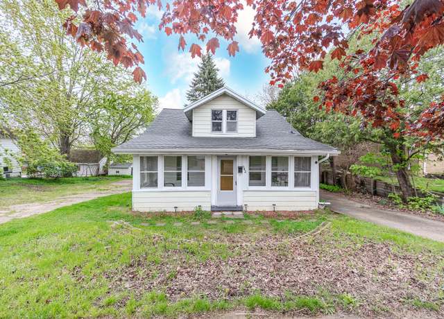 Property at 942 Calvary Ave NW, Grand Rapids, MI 49504, 3 beds, 1 bath