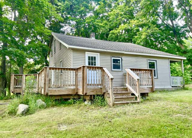 Property at 10500 Moscow Rd, Jonesville, MI 49250, 2 beds, 1.5 baths