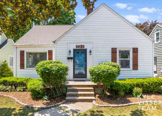 Property at 323 Baynton Ave NE, Grand Rapids, MI 49503, 3 beds, 2.5 baths