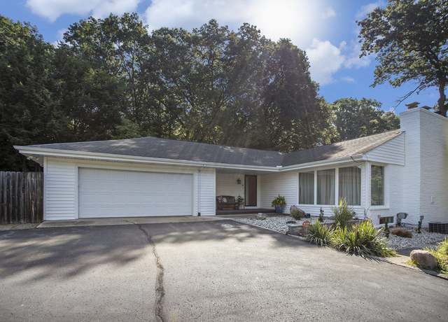Property at 4417 Lake Forest Dr, Kalamazoo, MI 49008, 3 beds, 3 baths