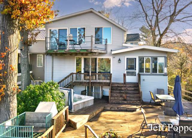Property at 22 Edwards Ave, Grand Haven, MI 49417, 7 beds, 4 baths