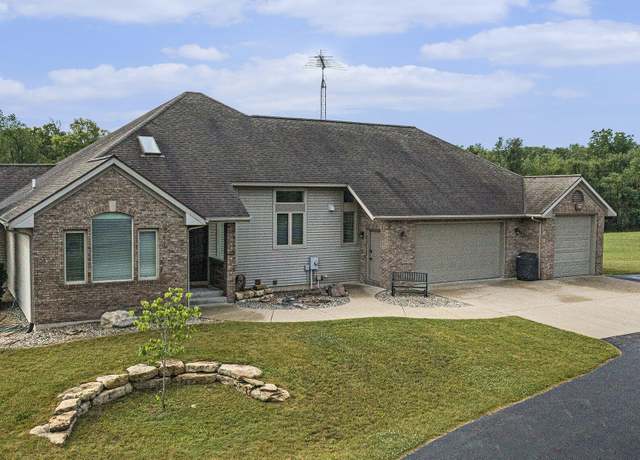 Property at 10303 S 34th St, Vicksburg, MI 49097, 4 beds, 3 baths