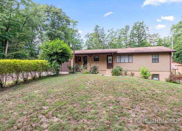 Property at 10657 104th Ave, West Olive, MI 49460, 4 beds, 3 baths
