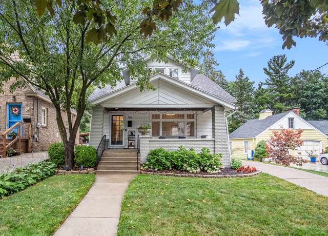 Property at 136 Baynton Ave NE, Grand Rapids, MI 49503, 3 beds, 2 baths