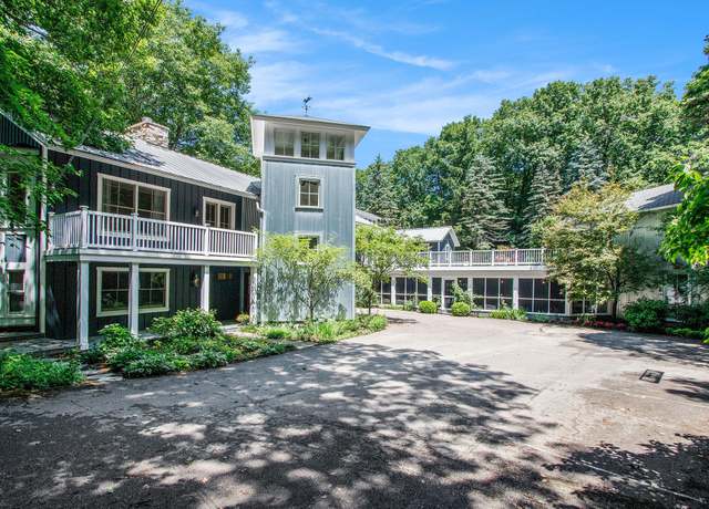 Property at 4893 Wildwood Dr, Bridgman, MI 49106, 8 beds, 6 baths