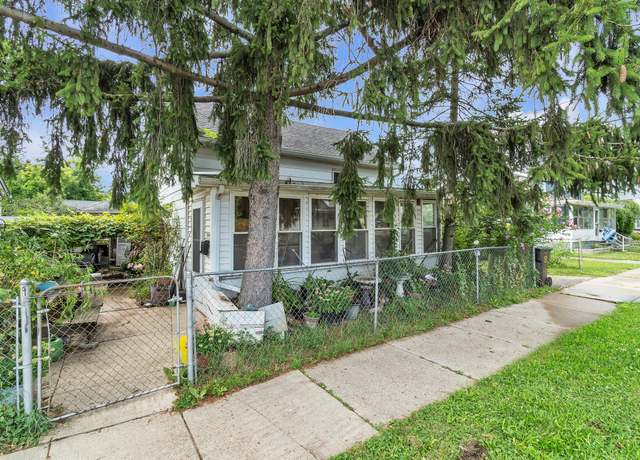 Property at 2644 4th St, Trenton, MI 48183, 3 beds, 1.5 baths