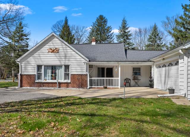 Property at 1320 Nazareth Rd, Kalamazoo, MI 49048, 3 beds, 1.5 baths