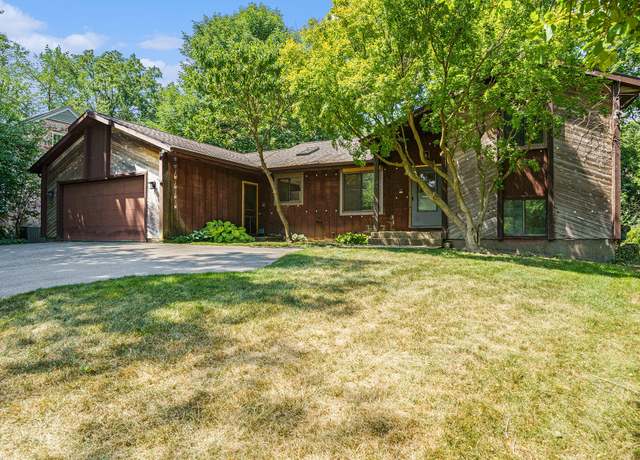 Property at 37 Sunnybrook Ave SE, Grand Rapids, MI 49506, 3 beds, 2.5 baths