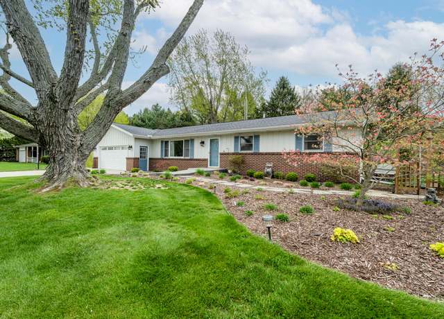 Property at 1452 St Joseph Cir, St. Joseph, MI 49085, 3 beds, 2.5 baths